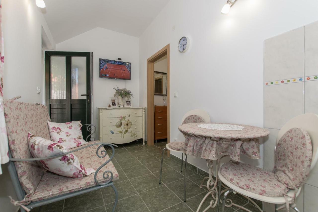 Holiday Home Godinj Donje Rascane Eksteriør bilde