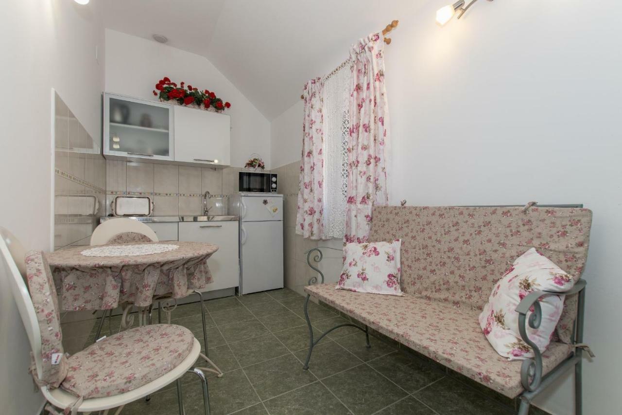 Holiday Home Godinj Donje Rascane Eksteriør bilde