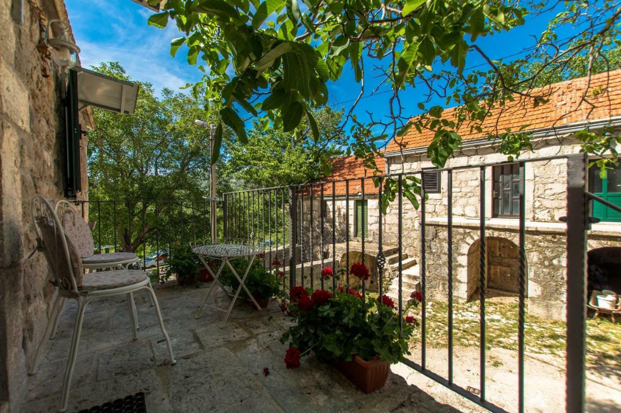 Holiday Home Godinj Donje Rascane Eksteriør bilde